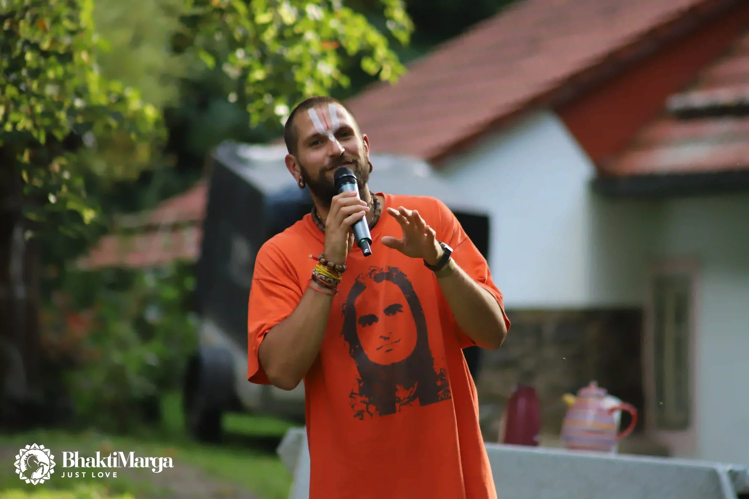 Swami Akash během setkání s komunitou Bhakti Margy