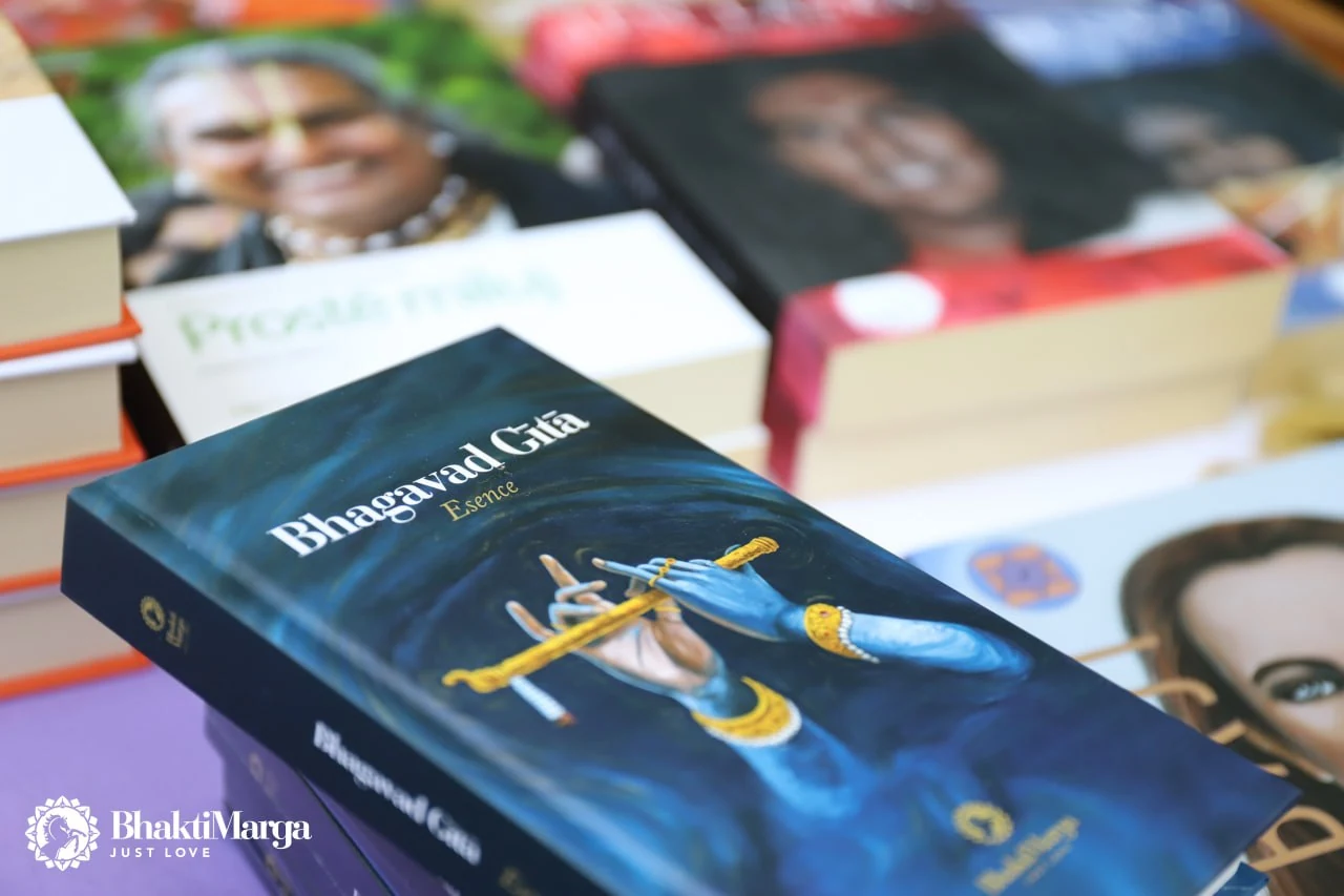 Bhagavadgītā – Esence a další knihy Bhakti Margy.